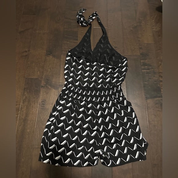 BCBG GEN Romper Size Small - Black/White Pattern - Picture 4 of 8